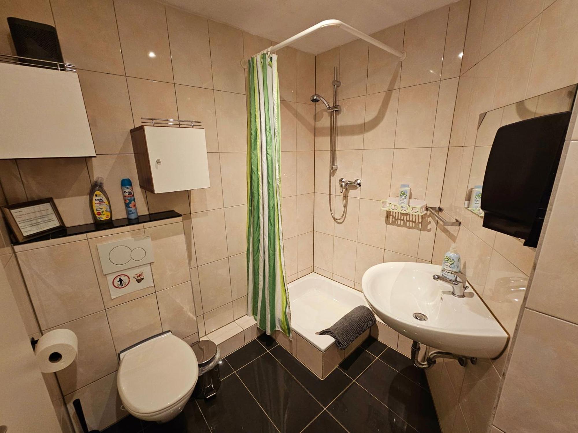 Gaesteappartement Viktoria Зинсхайм Экстерьер фото